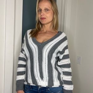 Shicwish Gray and Whit Sweater